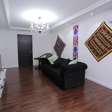 Overlooking Registan Square Luxury 2 Bedrooms Apartment سمرقند المظهر الخارجي الصورة