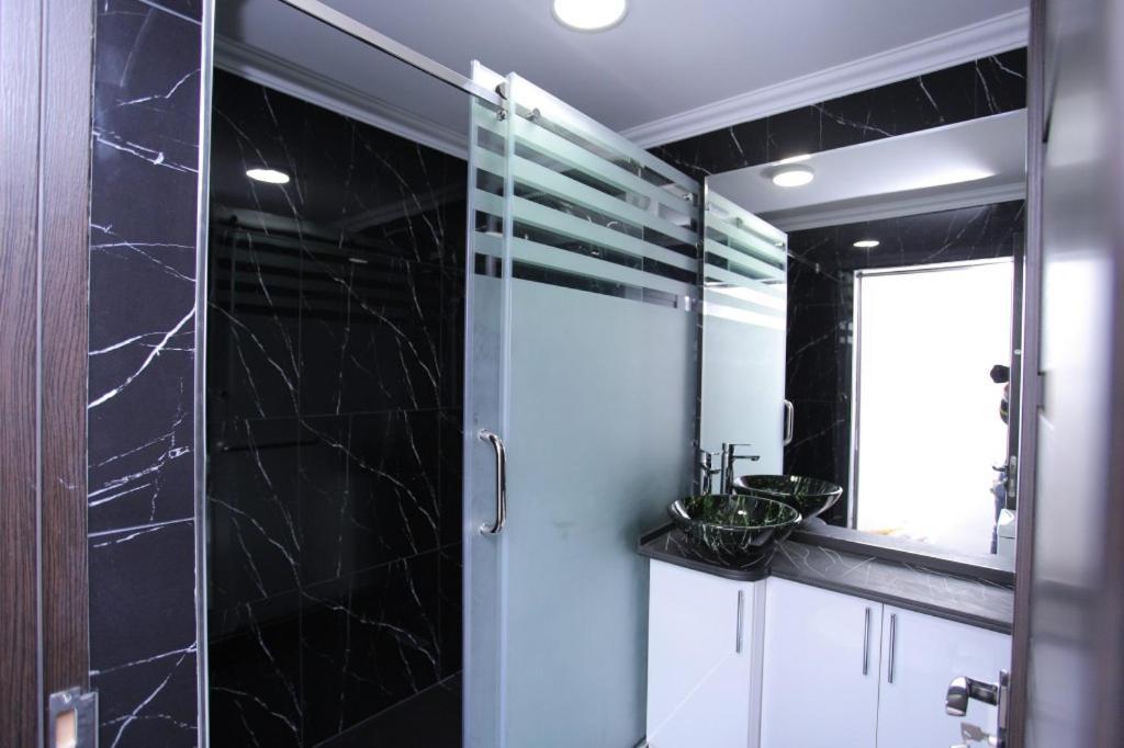 Overlooking Registan Square Luxury 2 Bedrooms Apartment سمرقند المظهر الخارجي الصورة